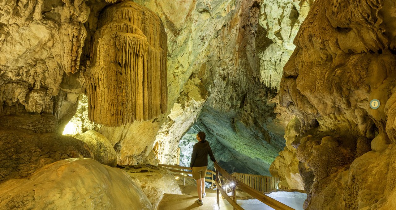 Sortez visiter les grottes du Cerdon à quelques minutes de l'hôtel