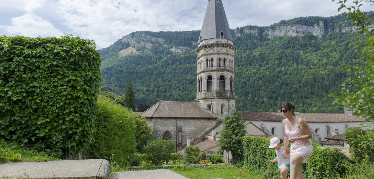 Visitez la ville de Nantua à proximité de l'hôtel l'Ange de la Vallée
